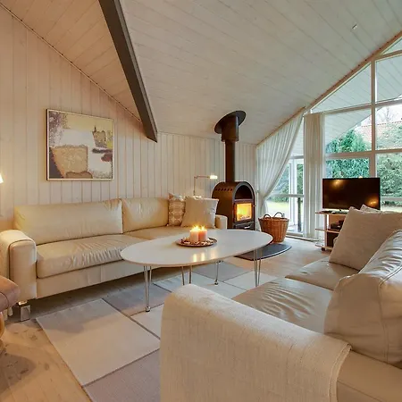 Four-bedroom Holiday In * Hals