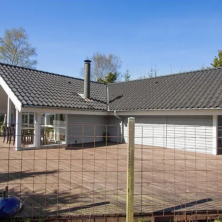 Four-bedroom Holiday In * Hals